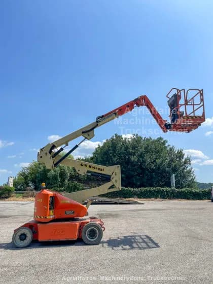 JLG E 400 AJP